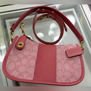 COACH Taffy Pink Swinger!